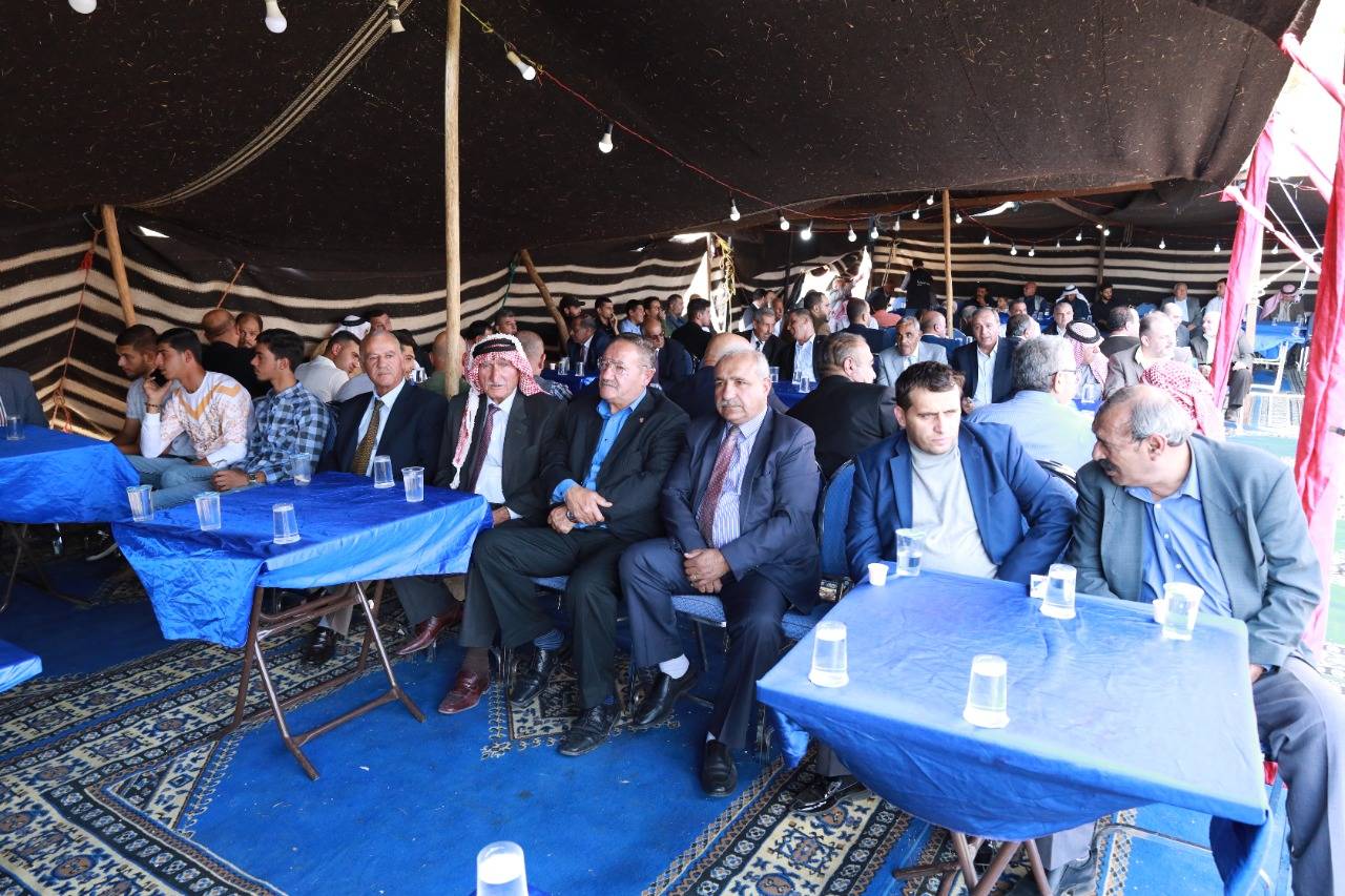 سليمان عبد الرحمن خريسات يقيم مأدبة غداء بمناسبة زفاف ابنه المهندس عماد