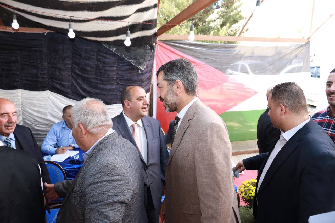 سليمان عبد الرحمن خريسات يقيم مأدبة غداء بمناسبة زفاف ابنه المهندس عماد