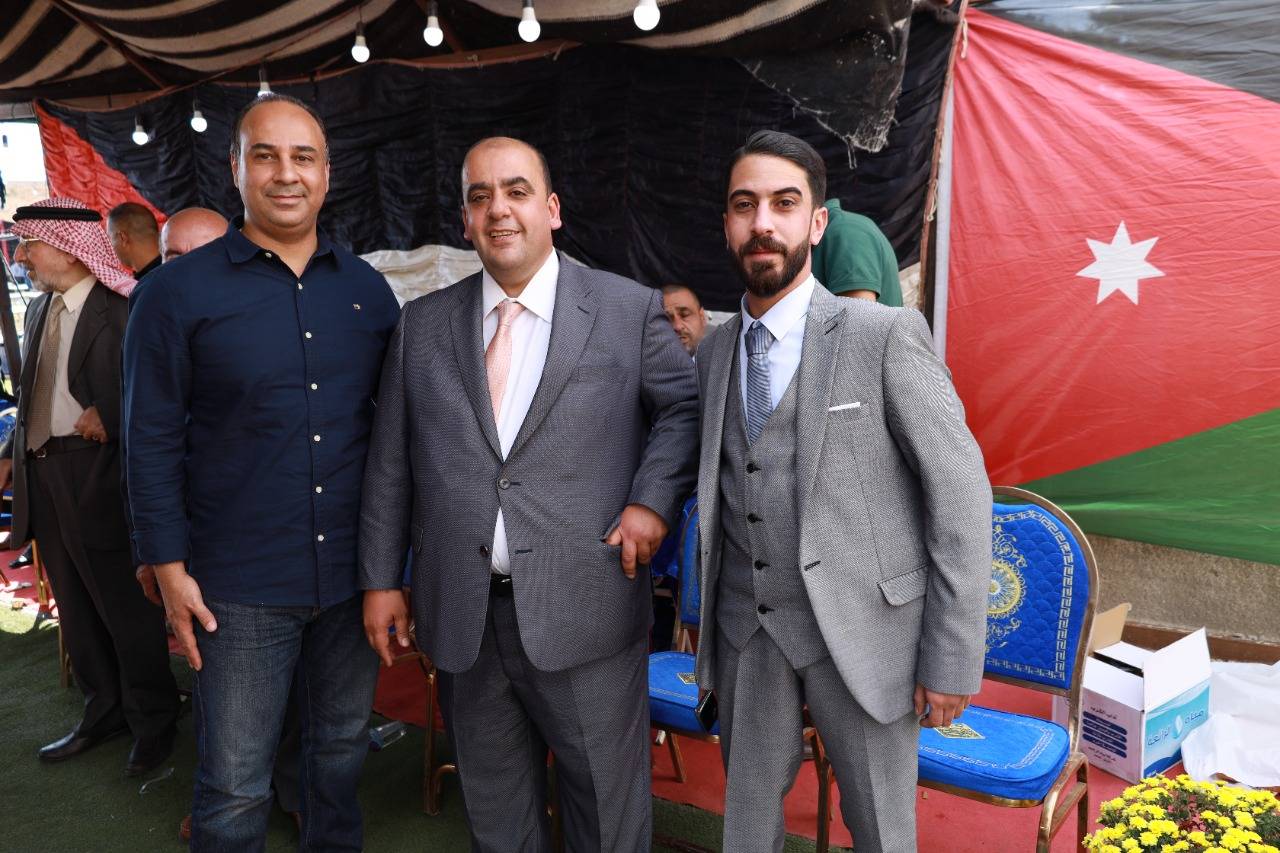 سليمان عبد الرحمن خريسات يقيم مأدبة غداء بمناسبة زفاف ابنه المهندس عماد