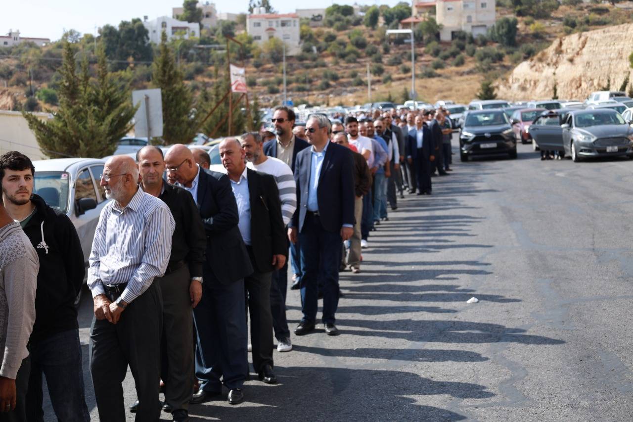 سليمان عبد الرحمن خريسات يقيم مأدبة غداء بمناسبة زفاف ابنه المهندس عماد