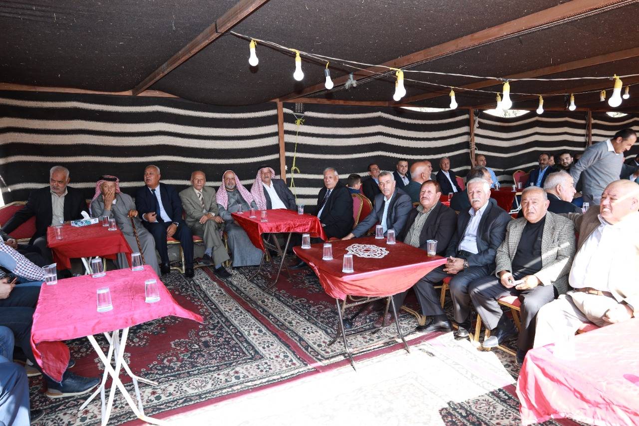 سليمان عبد الرحمن خريسات يقيم مأدبة غداء بمناسبة زفاف ابنه المهندس عماد