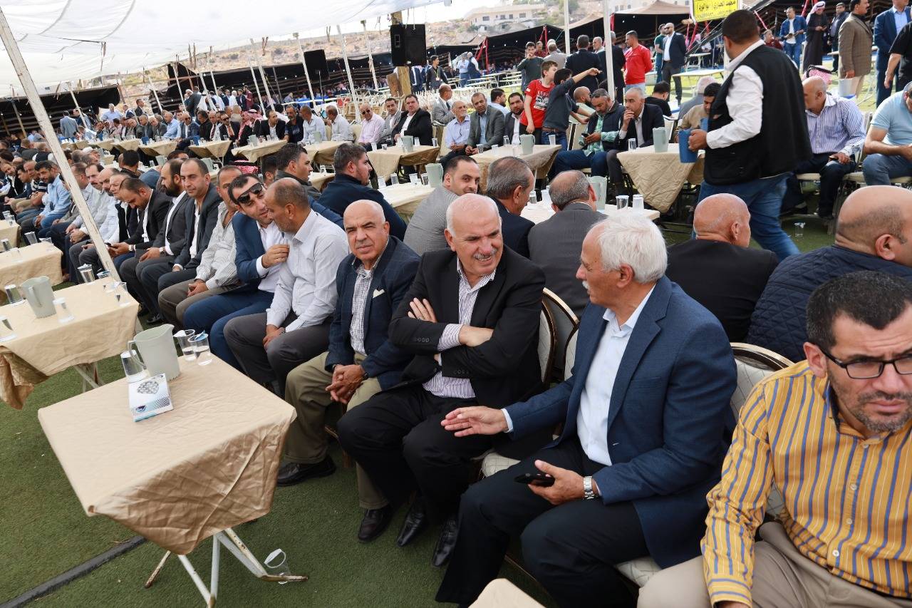 سليمان عبد الرحمن خريسات يقيم مأدبة غداء بمناسبة زفاف ابنه المهندس عماد