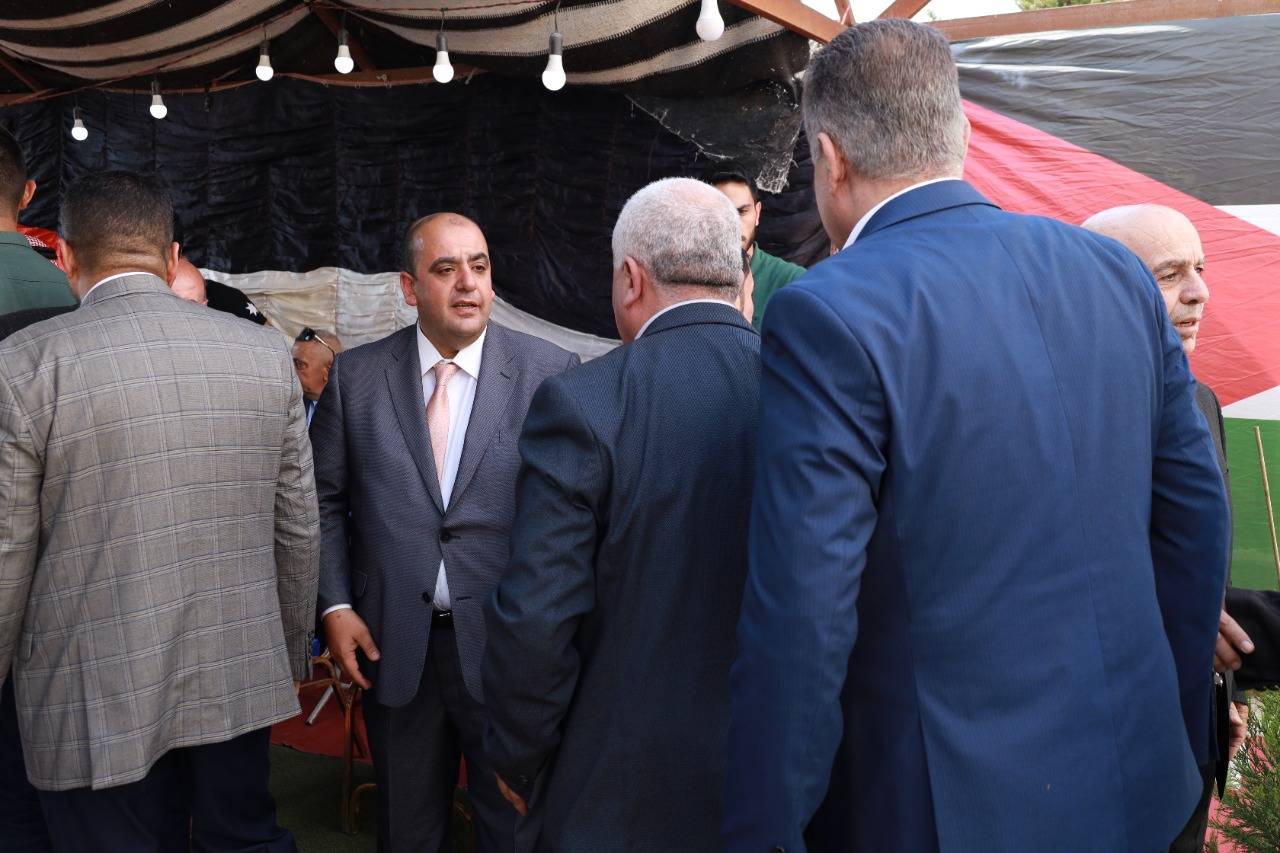 سليمان عبد الرحمن خريسات يقيم مأدبة غداء بمناسبة زفاف ابنه المهندس عماد