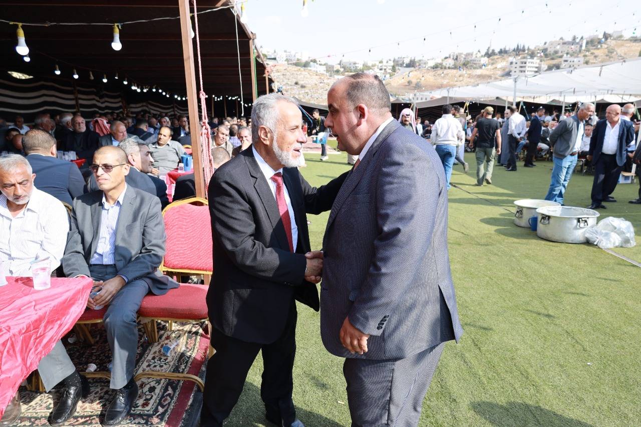 سليمان عبد الرحمن خريسات يقيم مأدبة غداء بمناسبة زفاف ابنه المهندس عماد