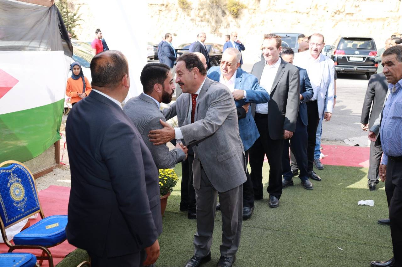 سليمان عبد الرحمن خريسات يقيم مأدبة غداء بمناسبة زفاف ابنه المهندس عماد