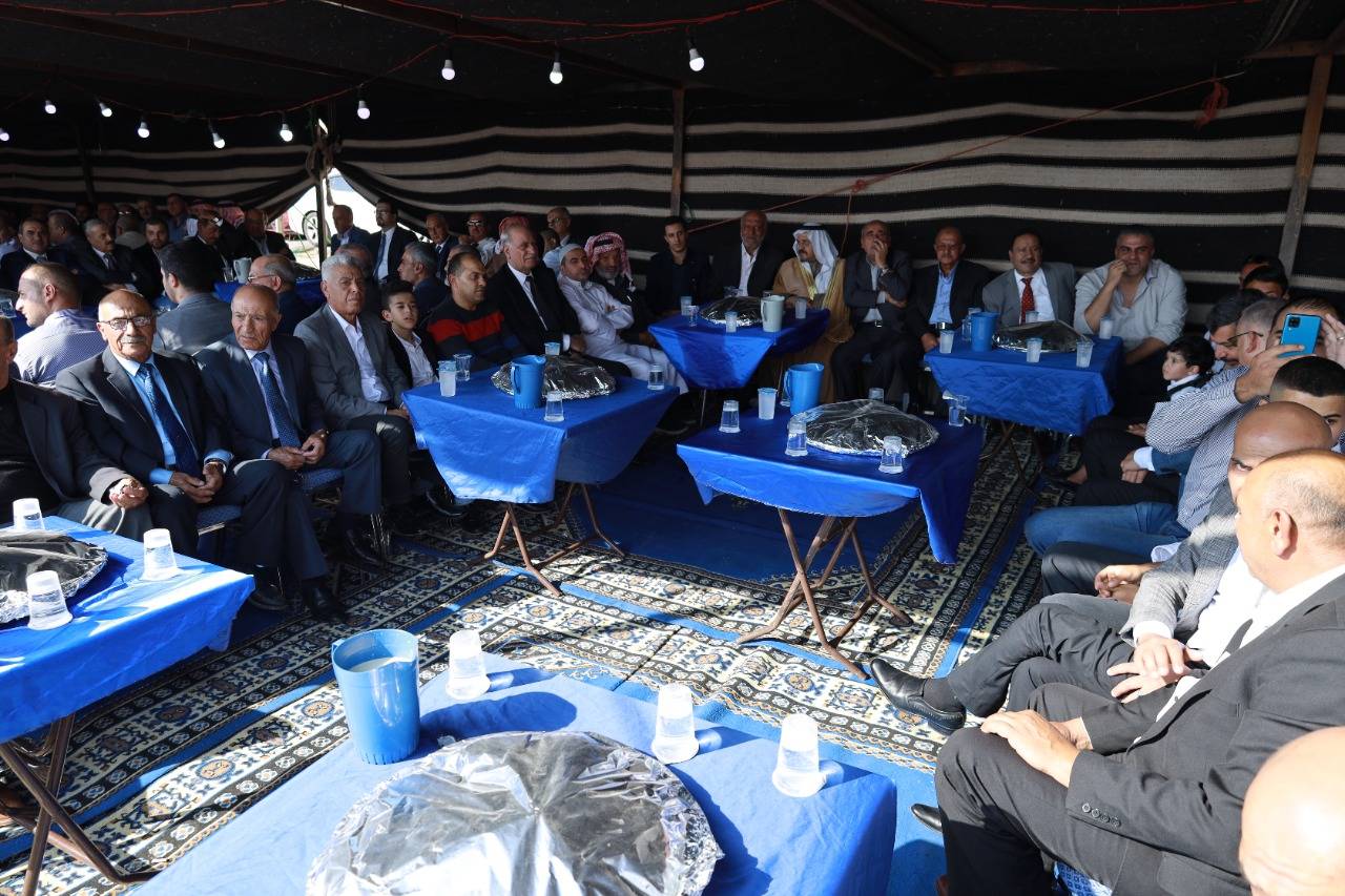 سليمان عبد الرحمن خريسات يقيم مأدبة غداء بمناسبة زفاف ابنه المهندس عماد