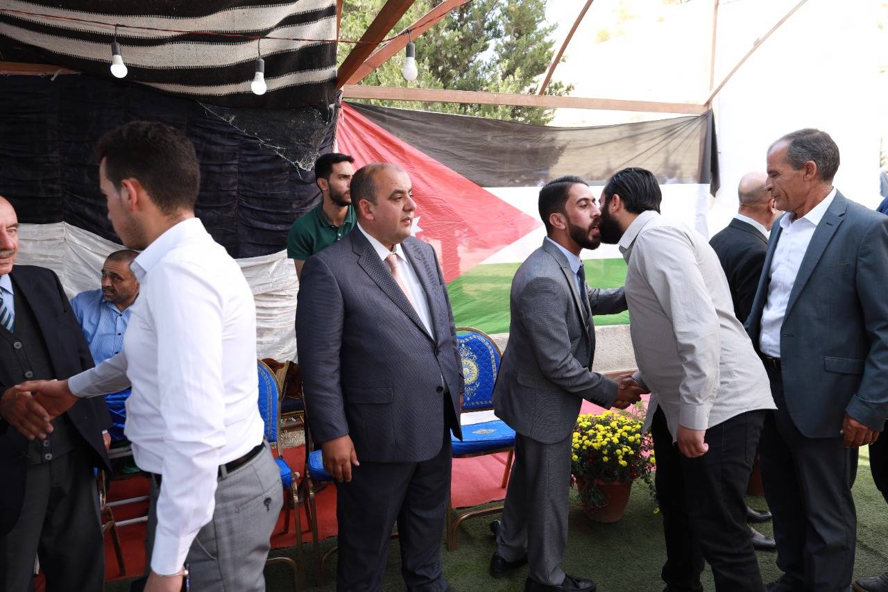 سليمان عبد الرحمن خريسات يقيم مأدبة غداء بمناسبة زفاف ابنه المهندس عماد