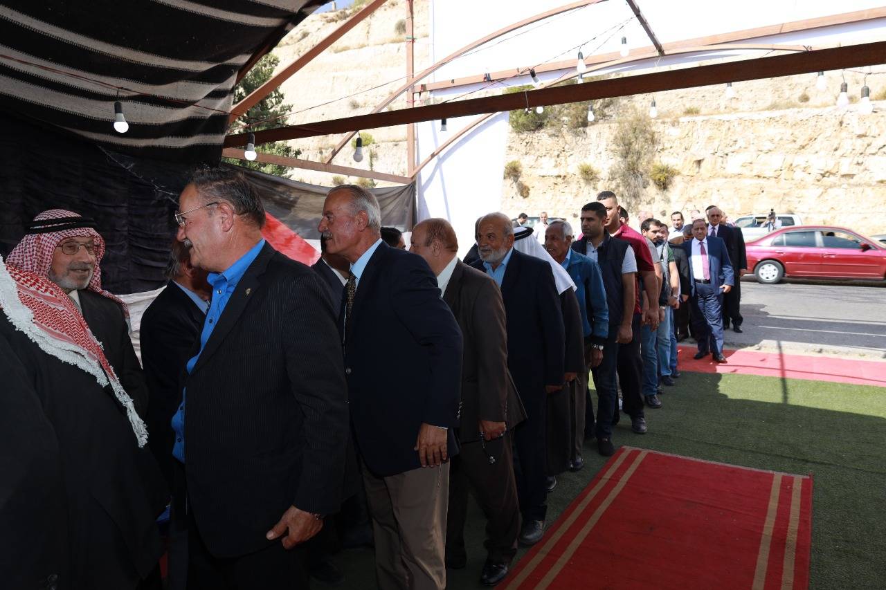 سليمان عبد الرحمن خريسات يقيم مأدبة غداء بمناسبة زفاف ابنه المهندس عماد