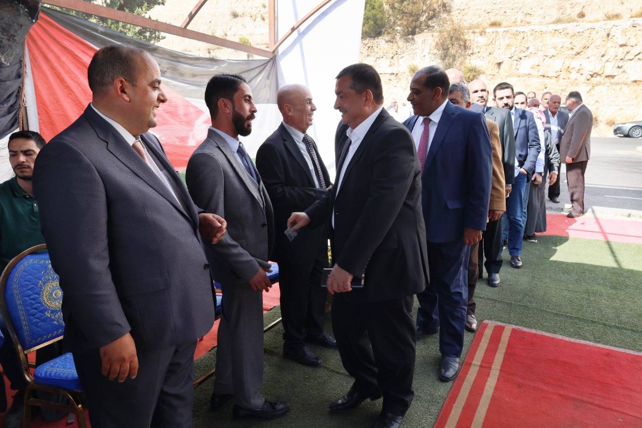 سليمان عبد الرحمن خريسات يقيم مأدبة غداء بمناسبة زفاف ابنه المهندس عماد