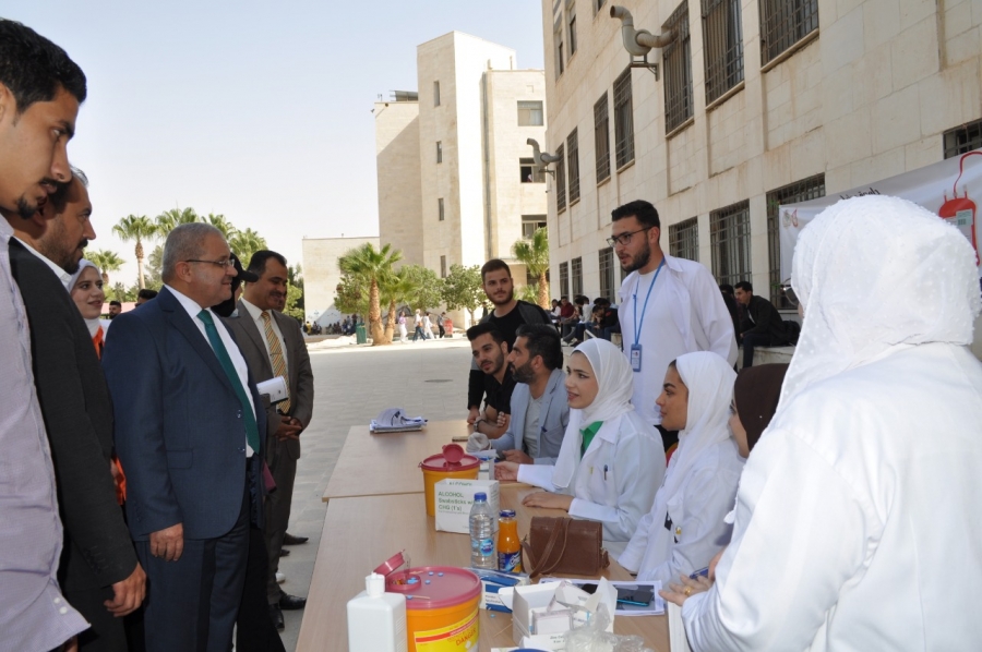 حملة للتبرع بالدم في جامعة جدار