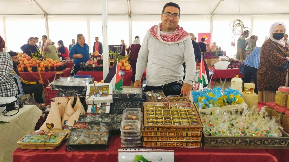 الحنيفات يعفي مشتركين مهرجان الرمان الرابع عشر من رسوم الاشتراك وزراعة اربد تبدأ بإعادة رسوم اليوم