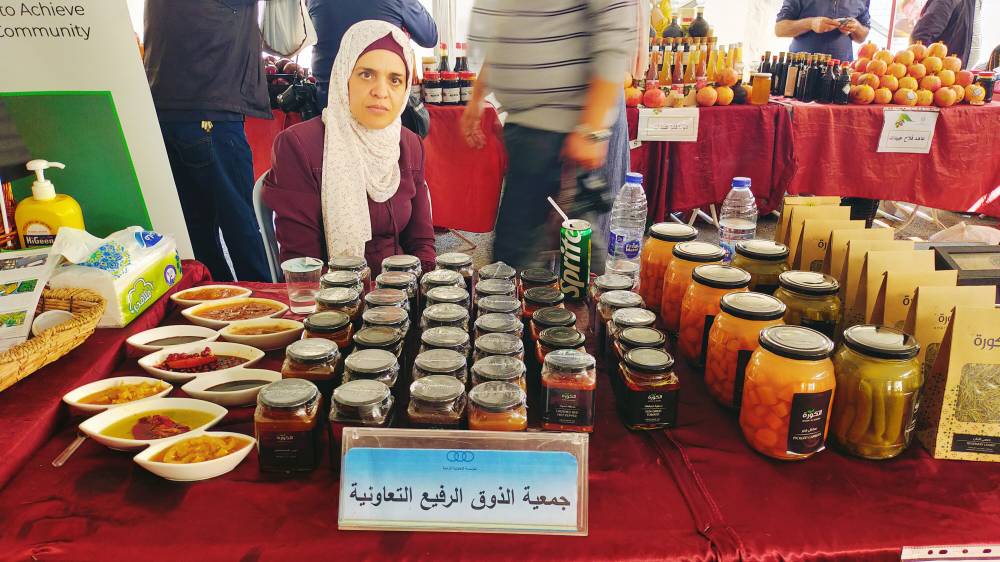 الحنيفات يعفي مشتركين مهرجان الرمان الرابع عشر من رسوم الاشتراك وزراعة اربد تبدأ بإعادة رسوم اليوم