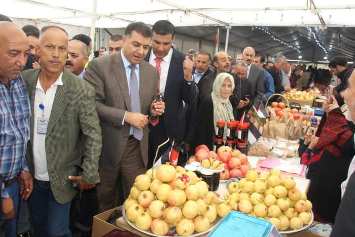 الحنيفات يعفي مشتركين مهرجان الرمان الرابع عشر من رسوم الاشتراك وزراعة اربد تبدأ بإعادة رسوم اليوم