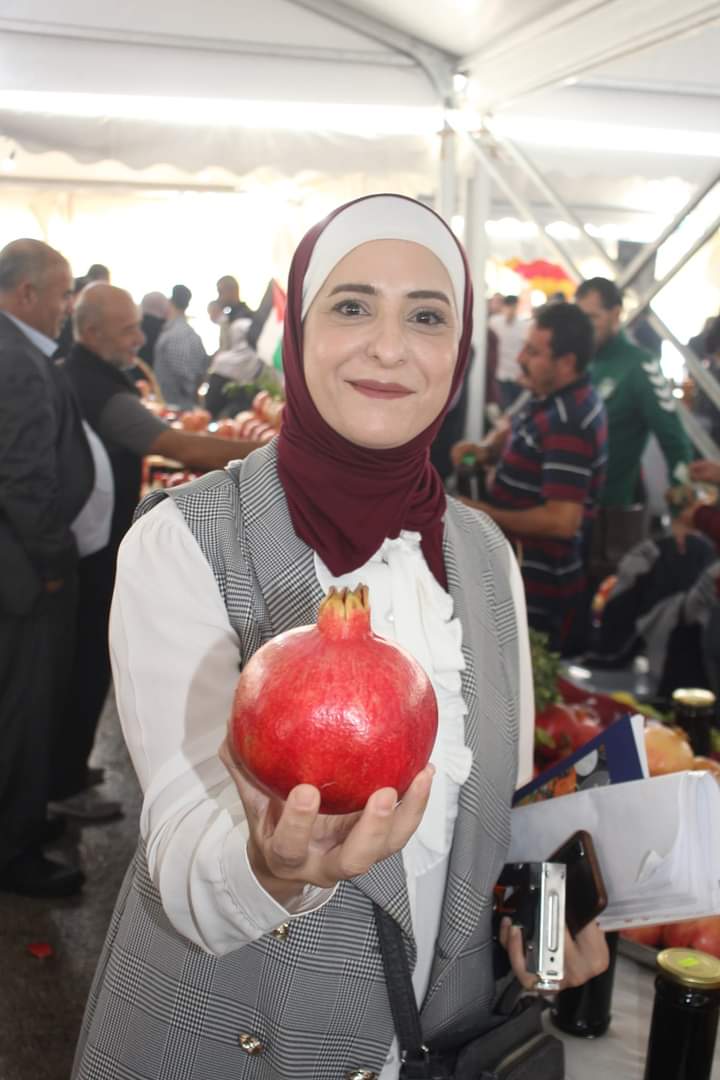 الحنيفات يعفي مشتركين مهرجان الرمان الرابع عشر من رسوم الاشتراك وزراعة اربد تبدأ بإعادة رسوم اليوم