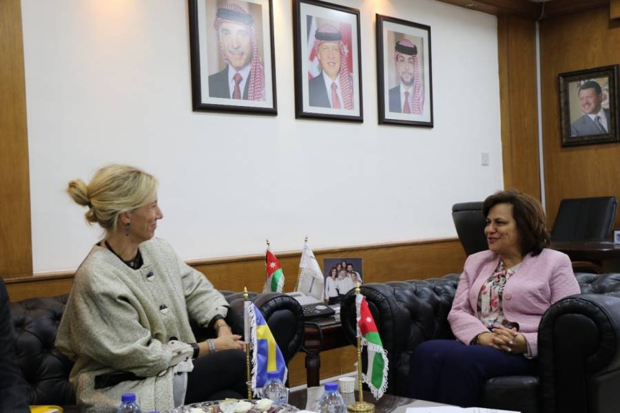 وزيرة الاستثمار تلتقي سفيرة السويد لدى المملكة