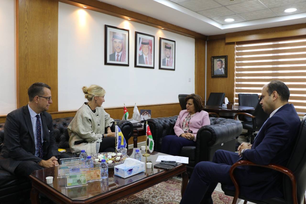 وزيرة الاستثمار تلتقي سفيرة السويد لدى المملكة  