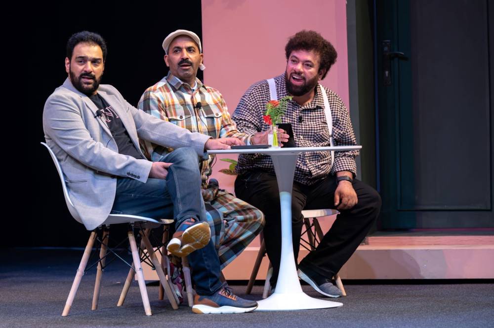 طارق العلي يرافق جمهور الشارقة الدولي للكتاب بساعتين من الضحك في شقة لندن