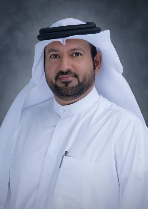 ضمن منشورات القاسمي وبالتزامن مع معرض الشارقة الدولي للكتاب محمد حسن خلف يصدر دراسة أسلوبية لسورة القمر