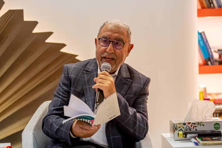 الشارقة الدولي للكتاب يمنح جمهور الشعر ساعة من السفر مع وهج الكلمات في قصائد خلود المعلا ومحمد الأشعري