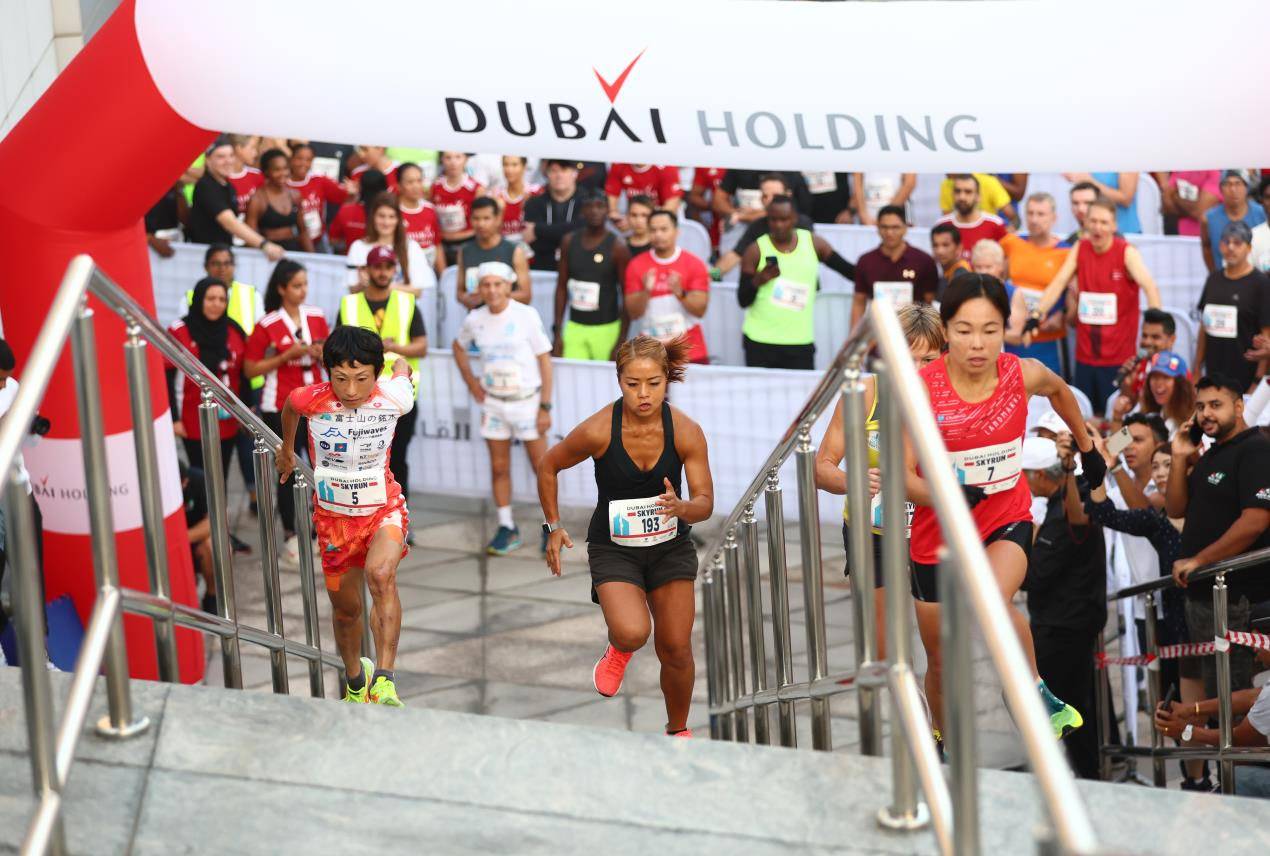 اختتام سباق دبي القابضة سكاي رن 2022 مع أبطال عالميين جدد وأرقام قياسية غير مسبوقة في رياضة جري الدرج