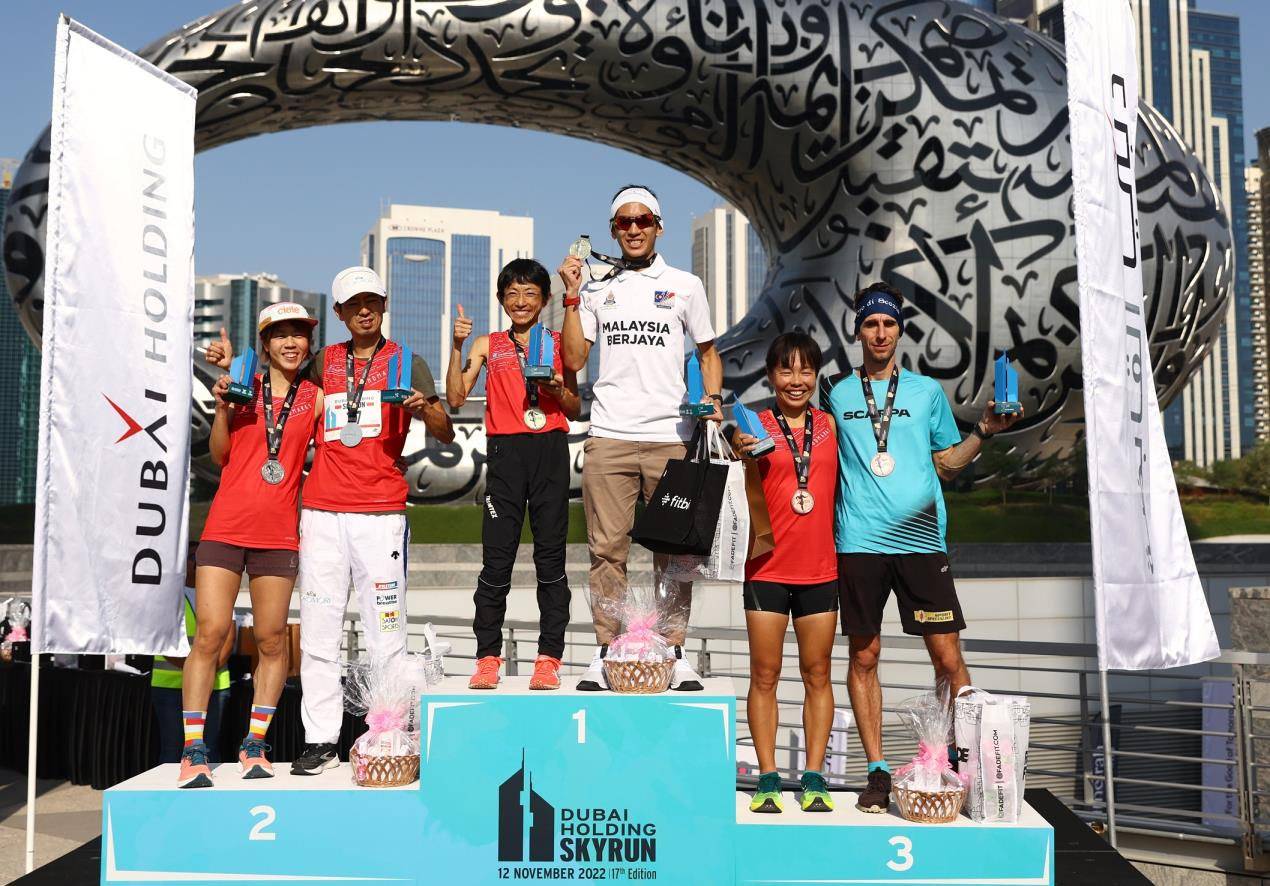اختتام سباق دبي القابضة سكاي رن 2022 مع أبطال عالميين جدد وأرقام قياسية غير مسبوقة في رياضة جري الدرج