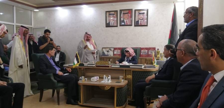 كريشان يقوم بجولة على بلديات القطرانة والسلطاني والحسا والجفر صور