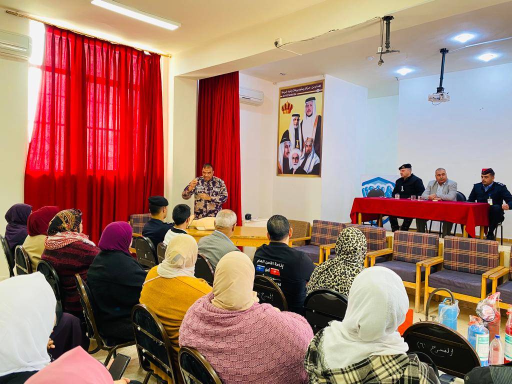 محاضره توعويه عن الإسعافات الأولية والاطفاء في مادبا 