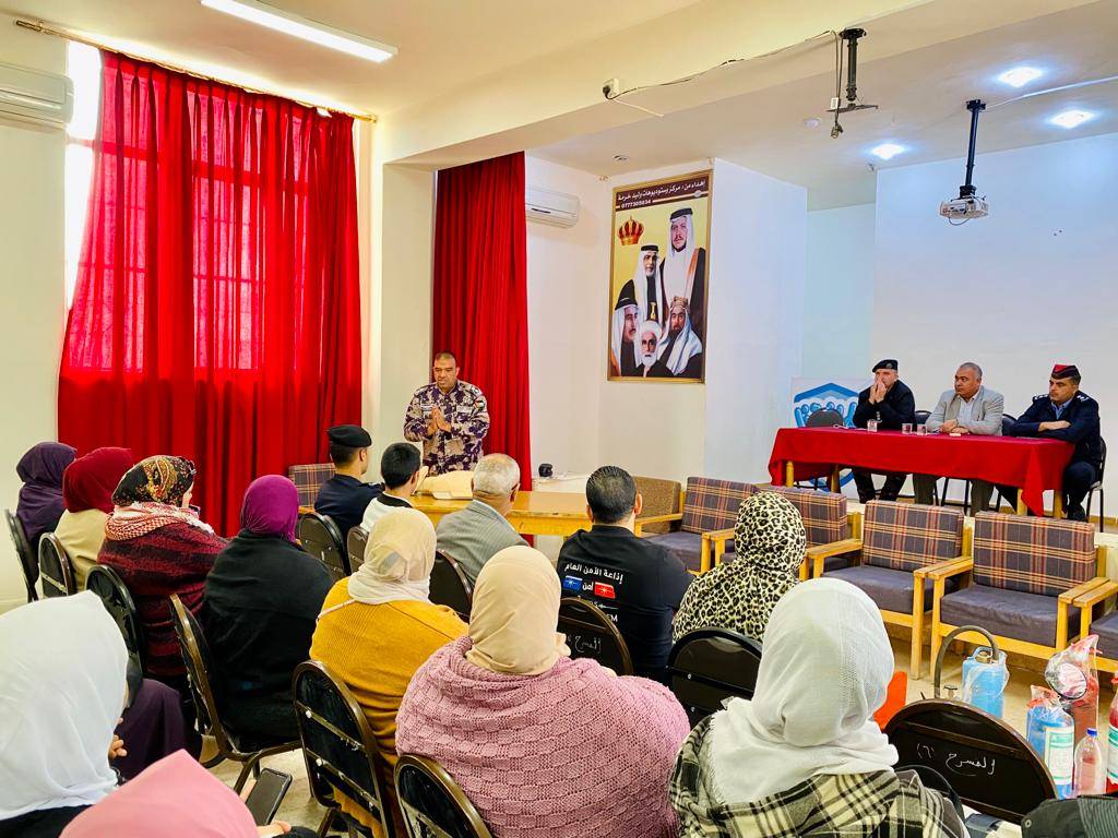 محاضره توعويه عن الإسعافات الأولية والاطفاء في مادبا 