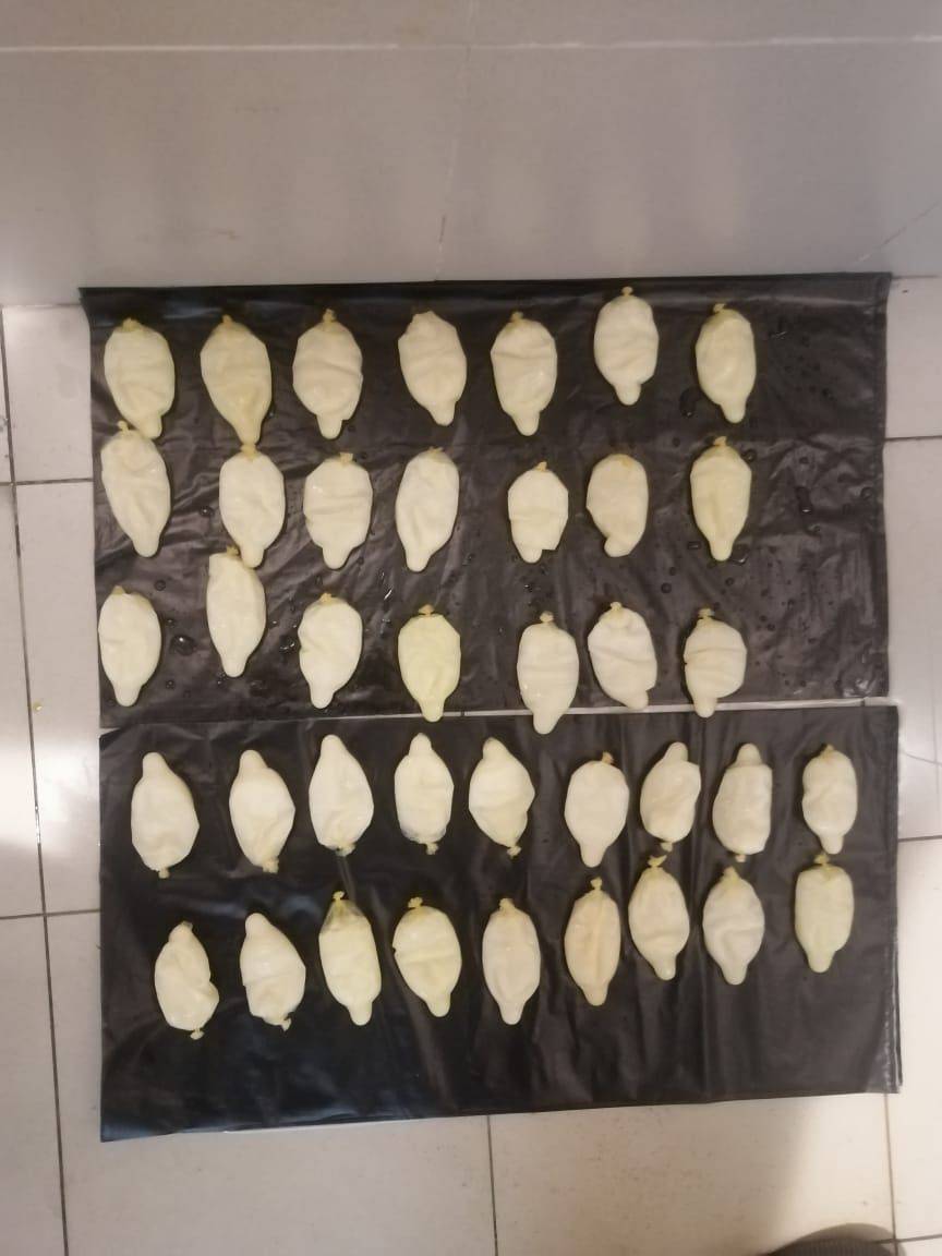 مكافحة المخدرات تحبط محاولة تهريب 1.5 كغم من مادة الكوكايين داخل أحشاء مسافر أجنبي قادم للمملكة