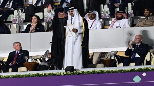 أمير قطر في افتتاح كأس العالم: ما أجمل أن يضع الناس ما يفرقهم جانبا لكي يحتفوا بتنوعهم