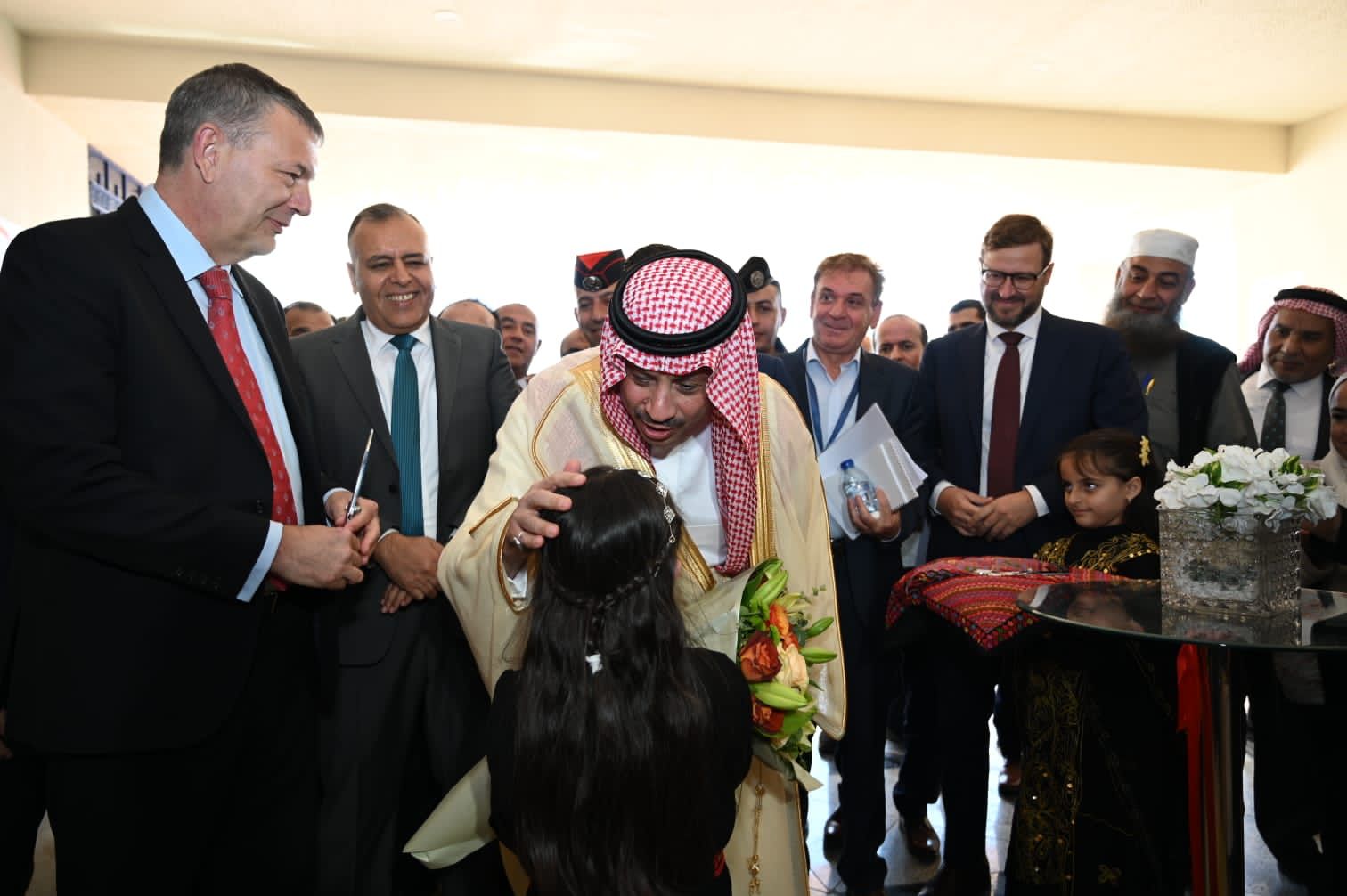  السفير السعودي يسلم الاونروا دعما من المملكة بـ 27 مليون دولار 