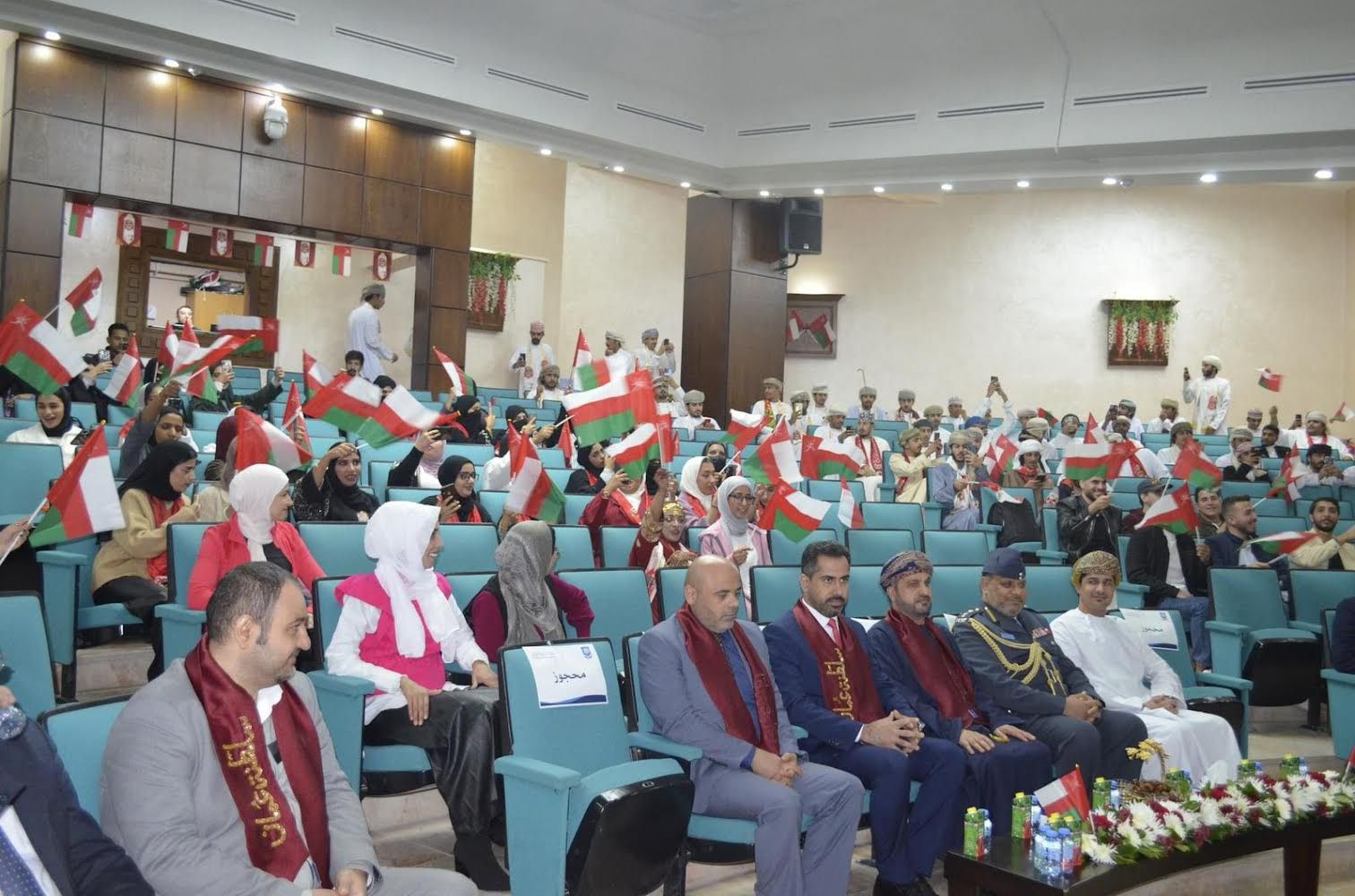 السفير العُماني يشارك طلبة بلاده في عمان الأهلية احتفالهم بالعيد الوطني 52  