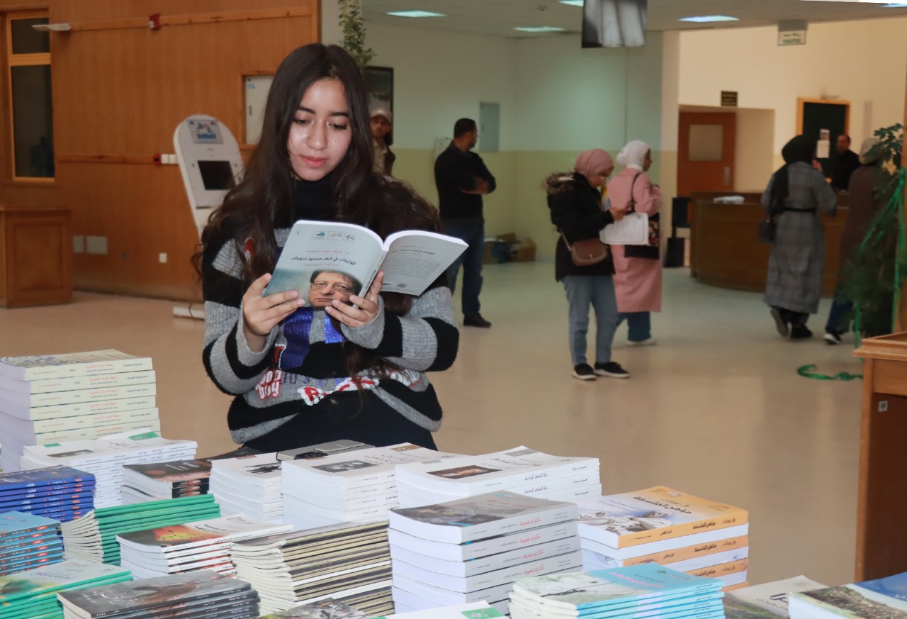 افتتاح معرض مكتبة الأسرة الاردنية في جامعة الحسين بن طلال  صور