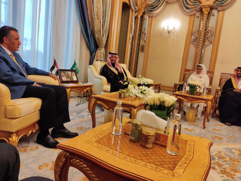 وزير السياحة يلتقي نظيره السعودي بالرياض  