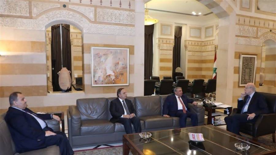 ميقاتي يناقش مع السنافي امكانية اعادة اعمار لبنان والدول العربية