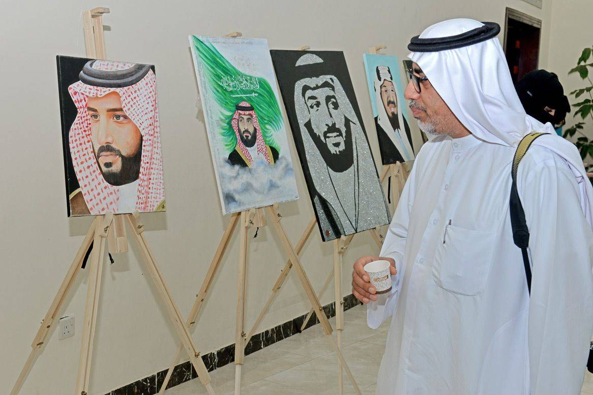 همسات الثقافي  بقيادة الأستاذ  هلال العيسى يكرم ٢٠٠ شخصية أحسائية  