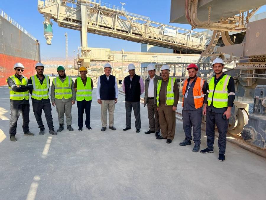 الذنيبات يتفقد سير العمل في المجمع الصناعي و ميناء تصدير الفوسفات بالعقبة