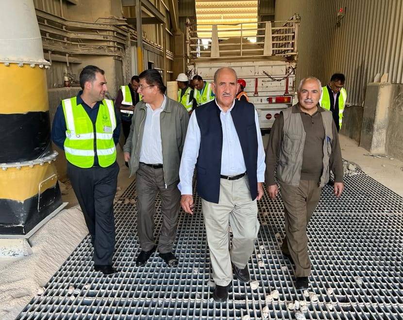 الذنيبات يتابع تحميل البواخر بالفوسفات في ميناء التصدير بالعقبة