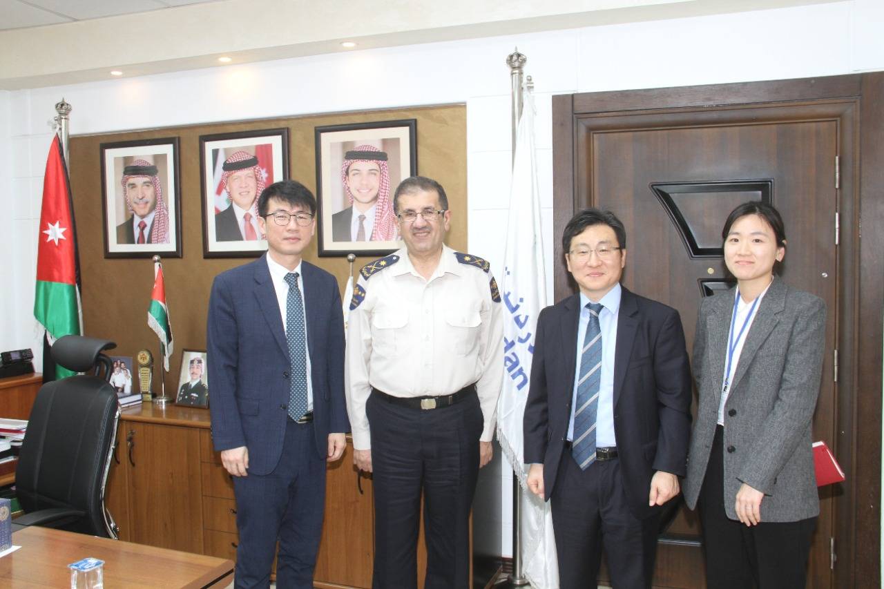 الجمارك تستلم جهازًا للتدريب عبر الواقع الافتراضي بمنحة مقدمة من صندوق التعاون الجمركي الكوري 