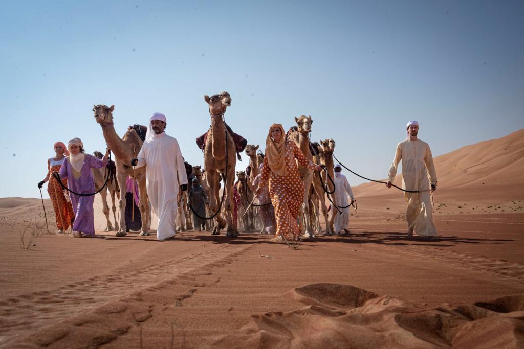 رحلة الهجن تقطع الصحراء الغربية في الطريق إلى خط النهاية