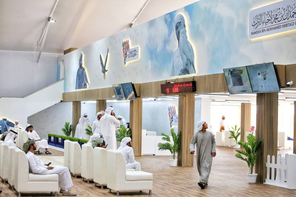 بطولة فزاع للصيد بالصقور تنطلق بمشاركة كبيرة ومنافسة قوية في أشواط العامة مُلاك 223 طيراً تحلق بحثاً عن التفوق في اليوم الأول للمنافسات