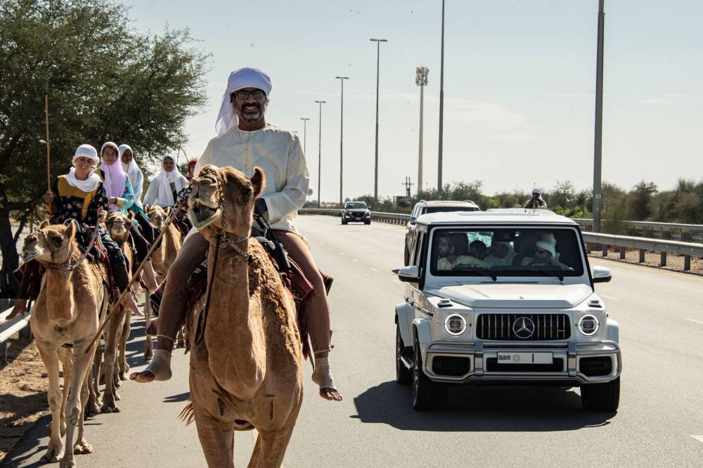 ينظمها مركز حمدان بن محمد لإحياء التراث محمد بن راشد يلتقي المشاركين في رحلة الهجن