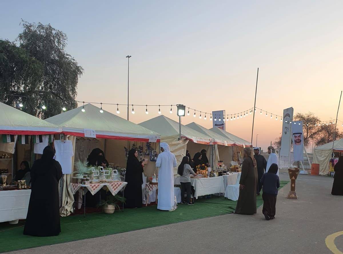 انطلاق فعاليات القرية التراثية المصاحبة لمهرجان الشيخ محمد بن زايد لسباق الهجن ومزاينة الابل   