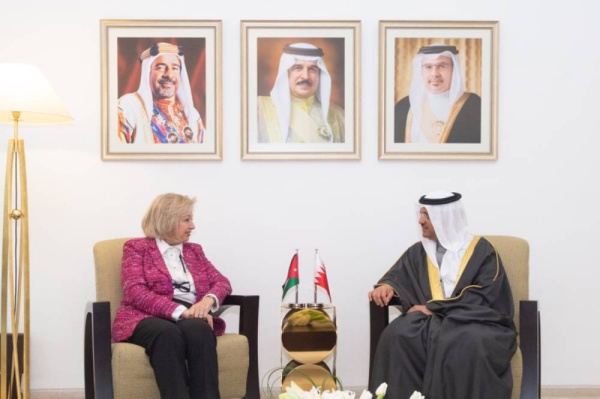 وزيرة الثقافة تزور هيئة البحرين للثقافة والآثار وتلتقي رئيسها