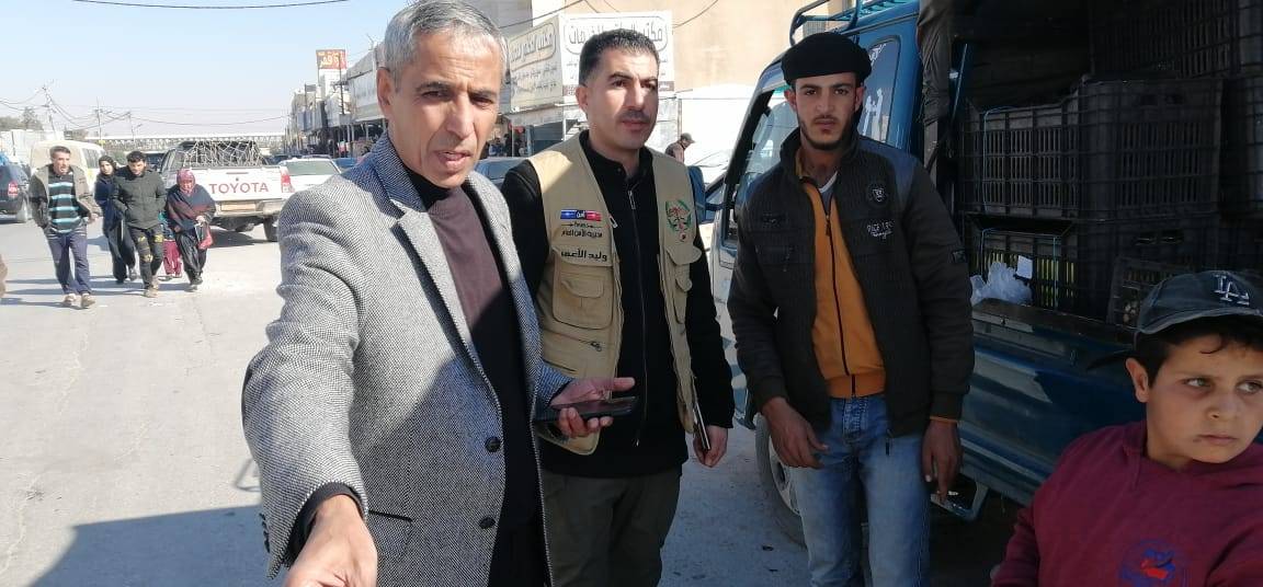 محافظ المفرق سلمان النجادا بجولة مفاجئة  للإطلاع عن كثب على واقع  حال الأسواق التجارية في المدينة.  