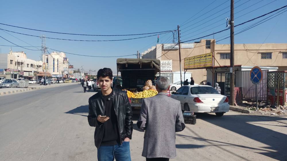 محافظ المفرق سلمان النجادا بجولة مفاجئة  للإطلاع عن كثب على واقع  حال الأسواق التجارية في المدينة.  