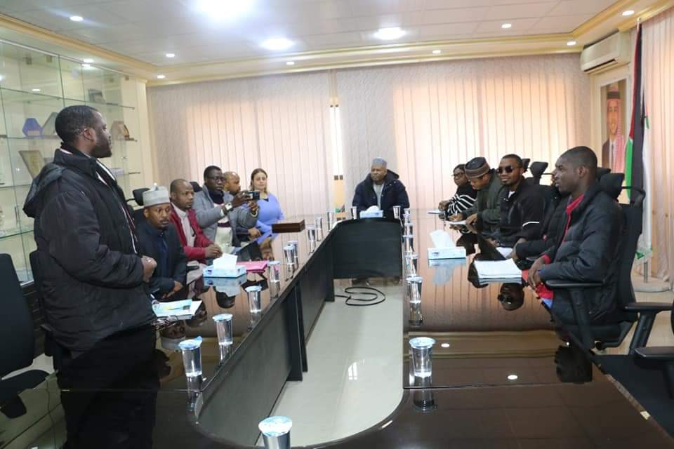 بحث سبل التعاون المشترك بين جامعة جرش والسفارة النيجيرية 