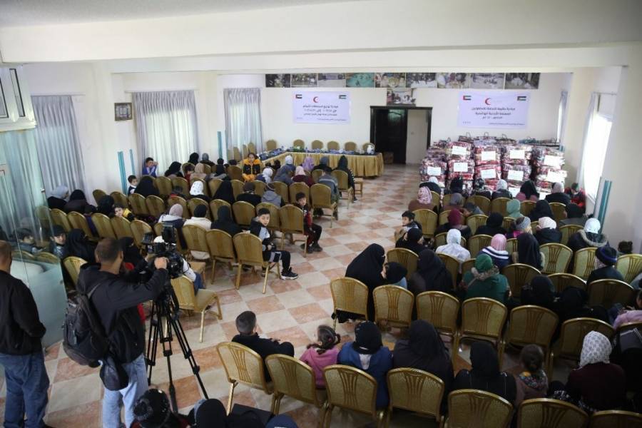 سفارة دولة الإمارات تشرف  على مبادرة مقدمة من هيئة الهلال الأحمر الإماراتي لتوزيع كفالات الأيتام