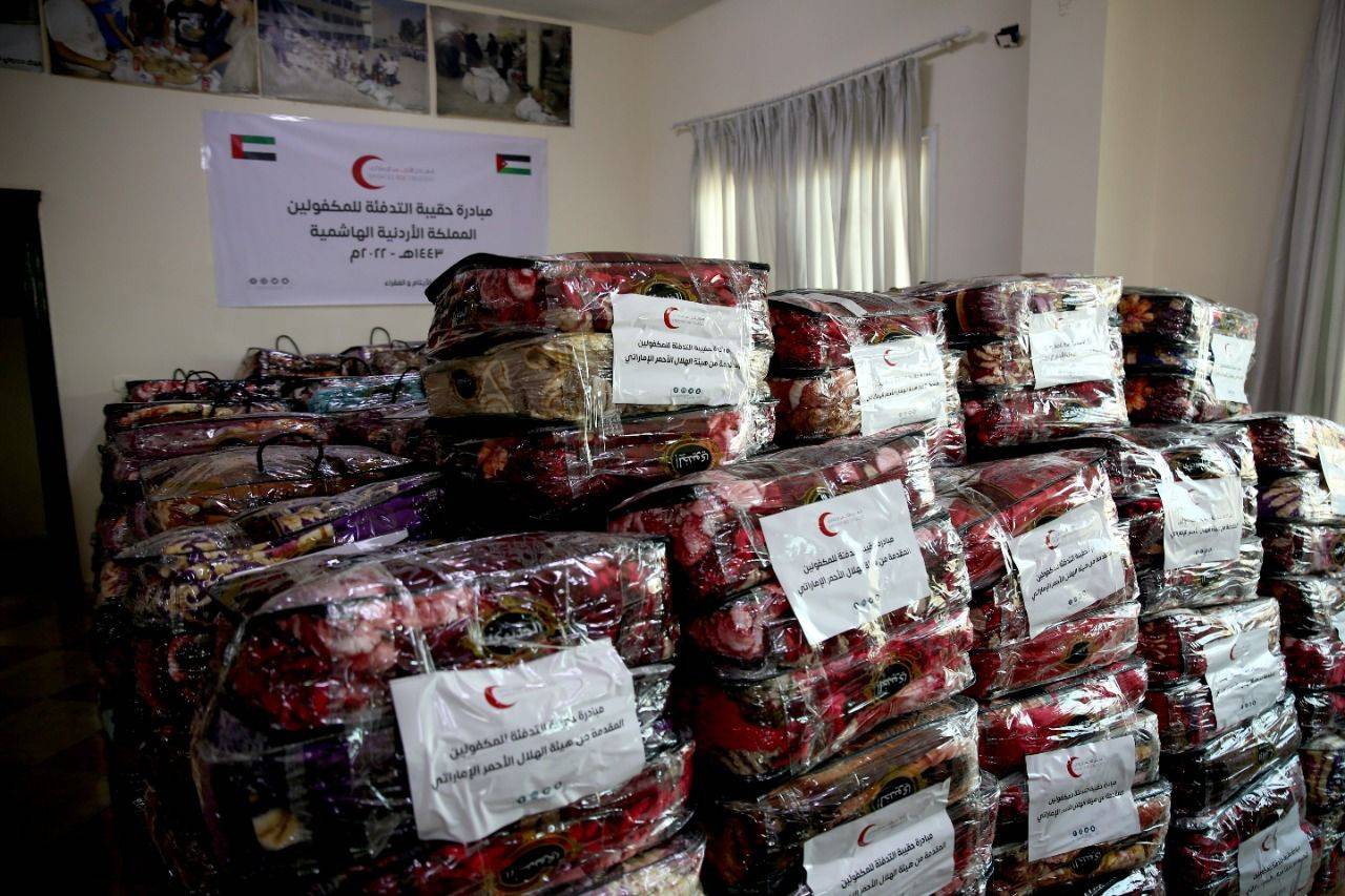 سفارة دولة الإمارات تشرف  على مبادرة مقدمة من هيئة الهلال الأحمر الإماراتي لتوزيع كفالات الأيتام 