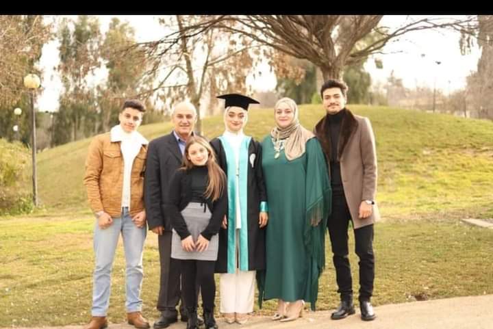 الدكتورة الصيدلانيه اسيل جعفر عبيدات مبارك التخرج